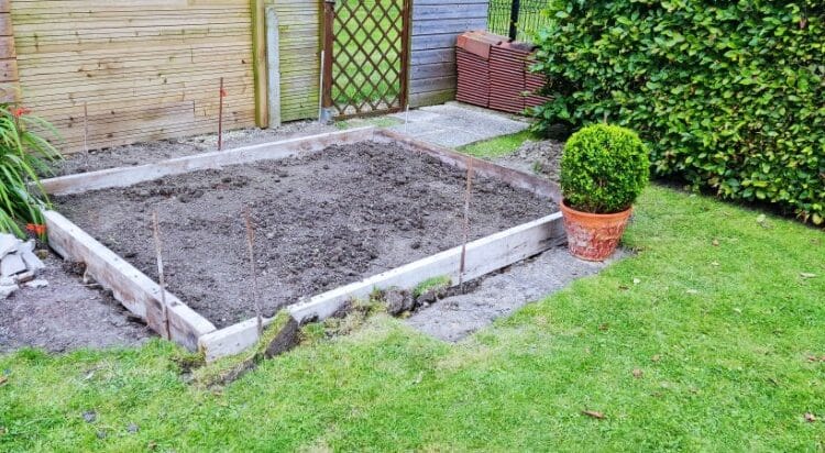 Quelles sont les considérations en matière de fondations pour un studio de jardin ?