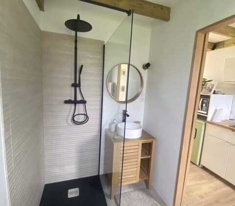 Ajouter une salle de bains à un studio de jardin en bois