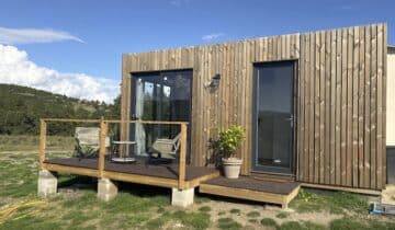 Peut-on ajouter une terrasse devant un studio de jardin ? 🌿🏡